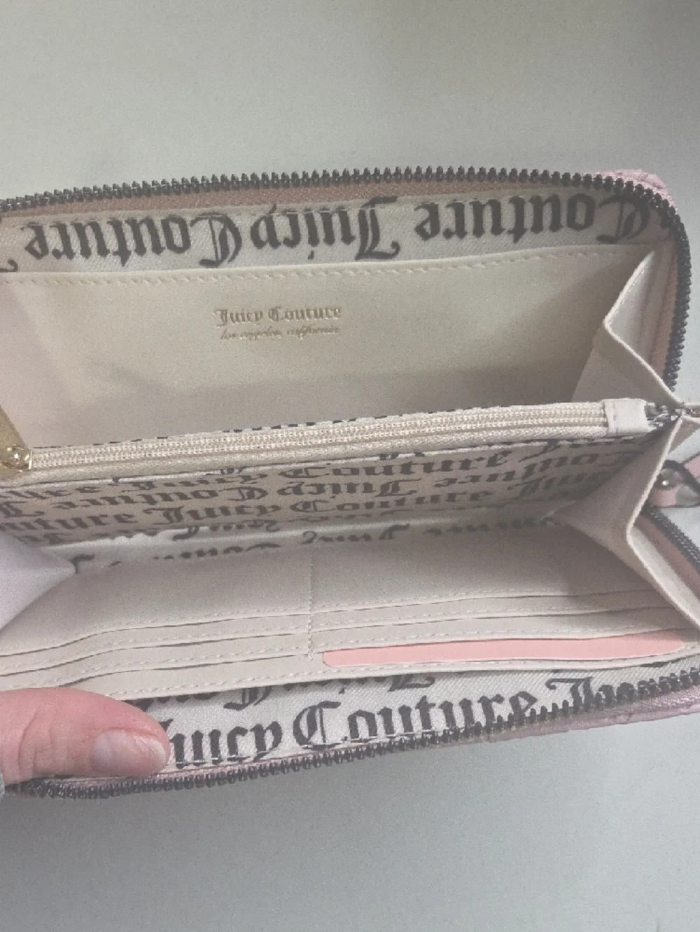 Juicy Couture Pale Pink Embossed Bow Zip Wallet - Picture 3 of 7